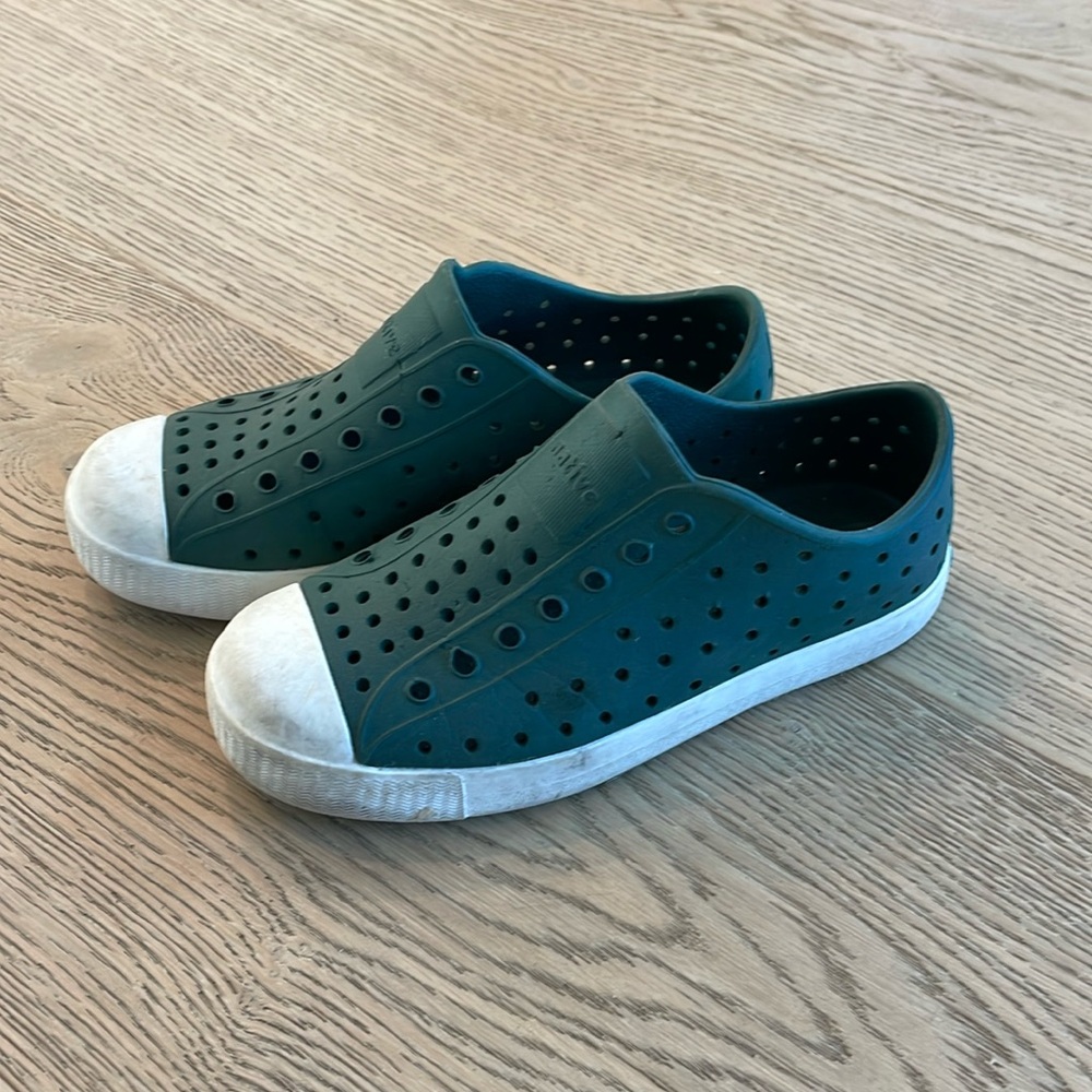 Boys Natives, size 2 youth, hunter green